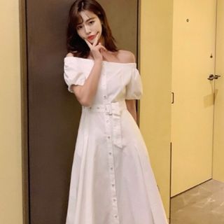 ĐẦM TRẮNG TRỄ VAI KÈM BELT