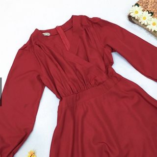 ĐẦM ĐỎ CỔ V TAY DÀI