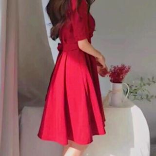 ĐẦM ĐỎ CỔ VEST THẮT EO