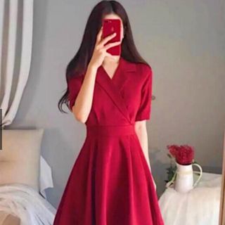 ĐẦM ĐỎ CỔ VEST THẮT EO