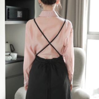 SET VÁY ĐEN ÁO SƠ MI HỒNG