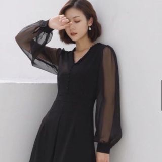 ĐẦM TRẮNG ĐEN TAY VOAN