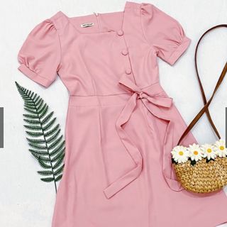 ĐẦM HỒNG CỔ U NÚT BỌC