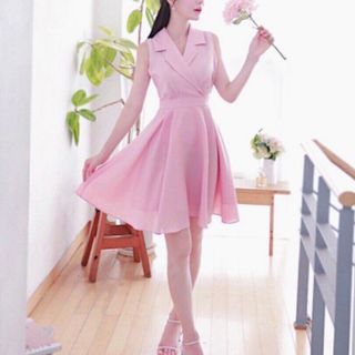 ĐẦM HỒNG XÒE CỔ VEST