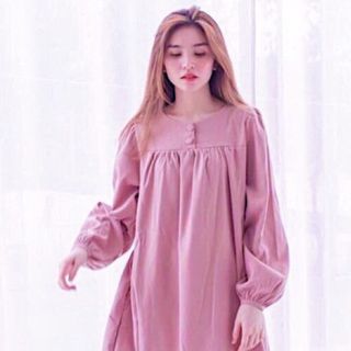 ĐẦM SUÔNG TAY DÀI NÚT BỌC