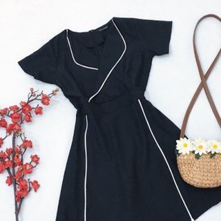 ĐẦM VÁY SƠ MI ĐEN VIỀN TRẮNG