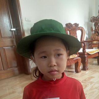 mũ tai bèo, mũ giải phóng, bé mầm non, người lớn