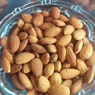 Nhân hạnh nhân Úc sống