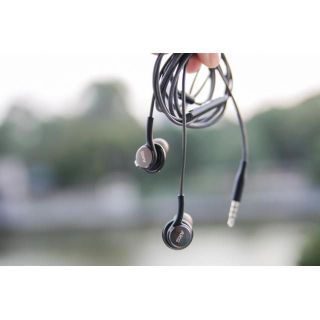 Tai nghe AKG
