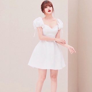 ĐẦM TRẮNG XÒE CỔ V