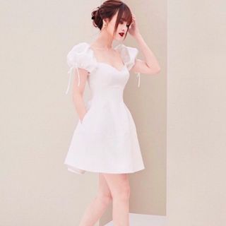 ĐẦM TRẮNG XÒE CỔ V