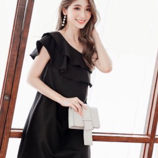 ĐẦM LỆCH VAI 2 MÀU