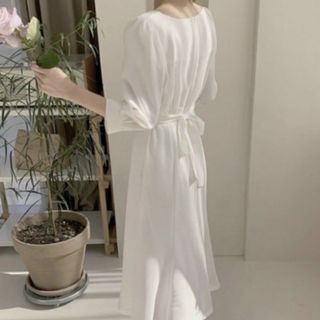 ĐẦM CỔ V THẮT NƠ 2 MÀU