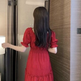 ĐẦM ĐỎ TẦNG THUN VAI