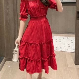 ĐẦM ĐỎ TẦNG THUN VAI