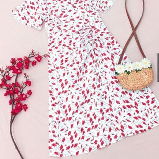 ĐẦM HOA ĐỎ TÙNG RÚT DÂY