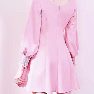 ĐẦM HỒNG CỔ V TAY DÀI