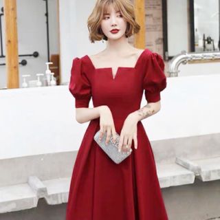 ĐẦM ĐỎ CỔ KHÓA DÁNG DÀI