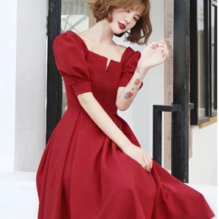 ĐẦM ĐỎ CỔ KHÓA DÁNG DÀI