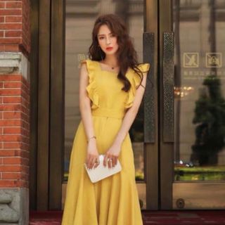 ĐẦM VÀNG CÁNH TIÊN THẮT EO