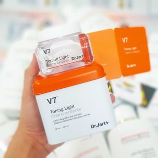 Kem dưỡng da v7 hộp thiếc