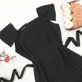 ĐẦM SUÔNG ĐEN DÀI CỔ ĐẮP