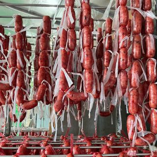 Lạp xưởng tươi truyền thống