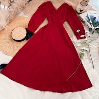 ĐẦM ĐỎ CỔ VEST NÚT BỌC