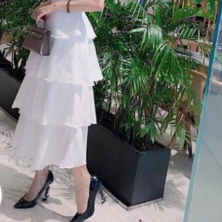 ĐẦM MAXI TRẮNG 4 TẦNG DỰ TIỆC
