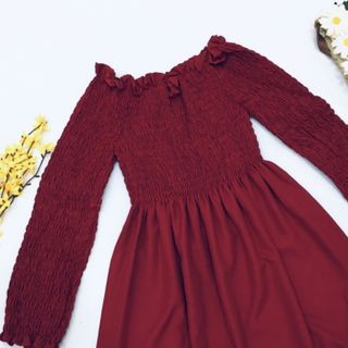 ĐẦM ĐỎ TRỄ VAI
