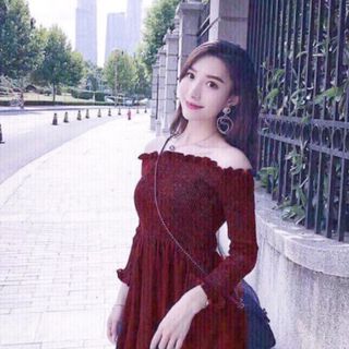 ĐẦM ĐỎ TRỄ VAI
