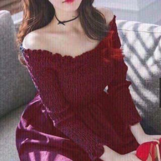 ĐẦM ĐỎ TRỄ VAI