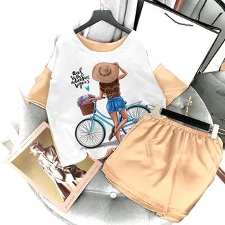 Set đồ nữ vải lụa satin áo ngắn tay hình cô gái xe đạp kèm quần đùi freesize