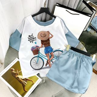 Set đồ nữ vải lụa satin áo ngắn tay hình cô gái xe đạp kèm quần đùi freesize