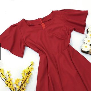 ĐẦM ĐỎ NHÚNG EO