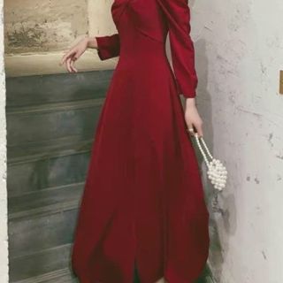 ĐẦM ĐỎ XOẮN CỔ XẺ TÀ