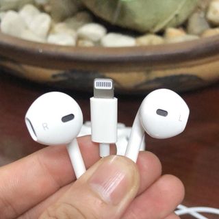 Tai nghe IPhone siu giấy chân dẹp rep 1:1 kết nối bluetooth dây in seri Full Box tím giá sỉ