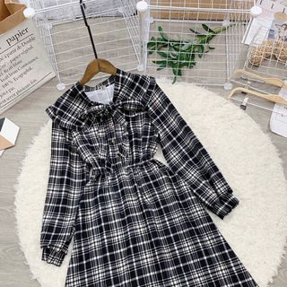 Đầm dạ nhung cổ phủ bèo nơ Mẫu đẹp chời, đẹp xĩu á nhaaaaa . Tiểu thư sang trảnhhh quá trời Chất dạ nhung len kẻ sọc caro dày mịn đẹp, có thun dễ mặc nè