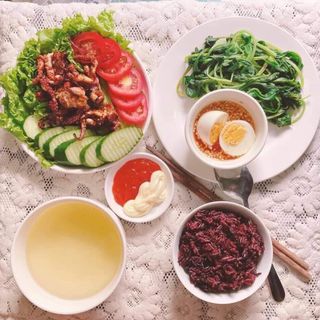 Chúng tôi chuyên phân phối các sản phẩm gạo sạch, muối, khử mùi, bột dinh dưỡng hữu cơ.