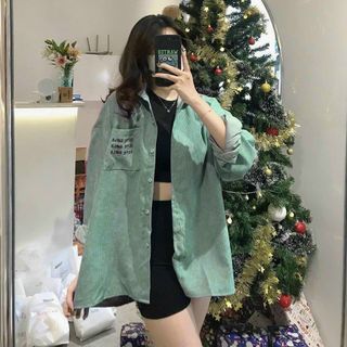 Áo khoác sơ mi nhung in logo túi đằng trước form rộng