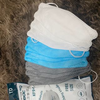 Khẩu trang KF94 ,4lớp,dày đẹp,kô xù lông,bao đổi hàng lỗi.Giá xửơng 230k/1thùng/300 cái nhé