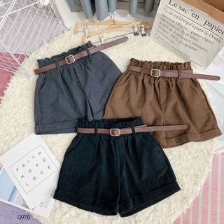 Quần short dạ nhung . Mẫu hot về thêm Quần short dạ len nhung lưng bo cao kèm belt chuẩn xịn sò . 🥰 Lưng thun co giãn freesize giá sỉ