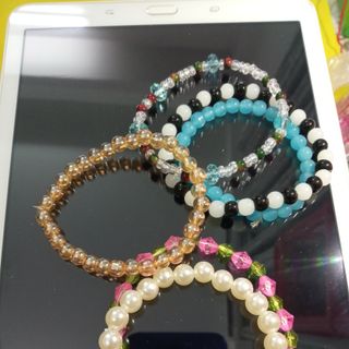 Combo bộ nhiều chuỗi đeo tay Giá sỉ 30k/1 bộ ( gồm 5 đến 6 chuỗi sẽ mix ngẫu nhiên mẫu ) mẫu nào cũng rất đẹp các bạn yên tâm