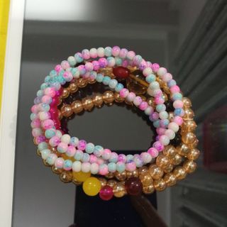 Combo bộ nhiều chuỗi đeo tay Giá sỉ 30k/1 bộ ( gồm 5 đến 6 chuỗi sẽ mix ngẫu nhiên mẫu ) mẫu nào cũng rất đẹp các bạn yên tâm