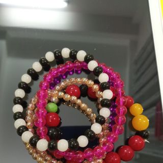 Combo bộ nhiều chuỗi đeo tay Giá sỉ 30k/1 bộ ( gồm 5 đến 6 chuỗi sẽ mix ngẫu nhiên mẫu ) mẫu nào cũng rất đẹp các bạn yên tâm nha