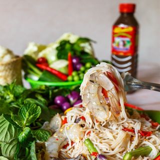 Mắm Thái Lan Trộn Gỏi Đu Đủ Somtum Ba Khía Chua Cay 400ml- Nước sốt làm nộm đu đủ Maebunlam ส้มตำไทย