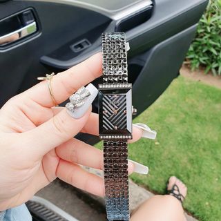 ĐỒNG HỒ GUCCl MẶT CHỮ NHẬT NỮ XINH