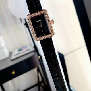 ĐỒNG HỒ THỜI TRANG DA NỮ 2K5 XINH