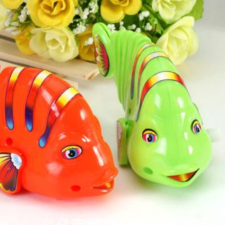 Cá đồ chơi có dây cót