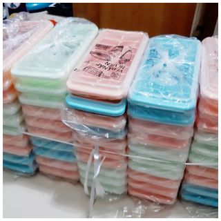 Khay đá có nắp 16 viên Việt Nhật